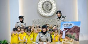د.ابتهال بالعمى توقع «كنز المواهب» في جناح شرطة الشارقة بالقرائي للطفل - الهلال الإخباري