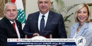 الرئيس اللبناني يتبرع براتبه للصليب الأحمر - الهلال الإخباري