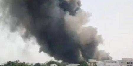 تحطم طائرة تقل 133 شخصاً في مطار أحمد أباد بالهند (فيديو) - الهلال الإخباري
