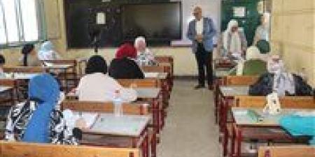 محافظ القليوبية يتفقد لِجان امتحانات الثانوية العامة للاطمئنان على سير الامتحانات - صور - الهلال الإخباري