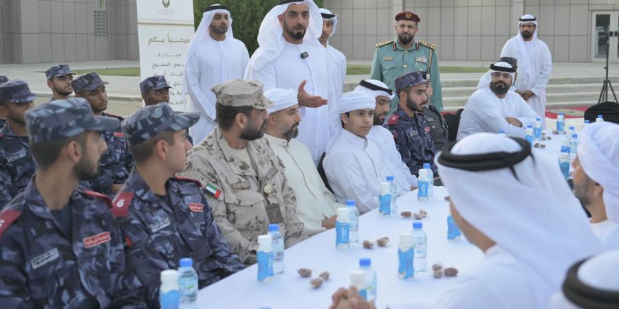 سيف بن زايد يشهد اليوم المفتوح مع أولياء أمور مجندي الخدمة الوطنية - الهلال الإخباري