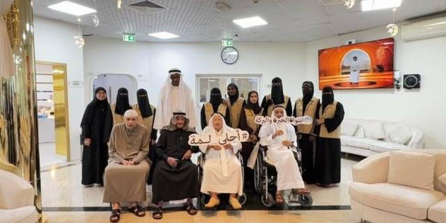 طالبات الجامعة القاسمية يشاركن الكبار بهجة رمضان - الهلال الإخباري