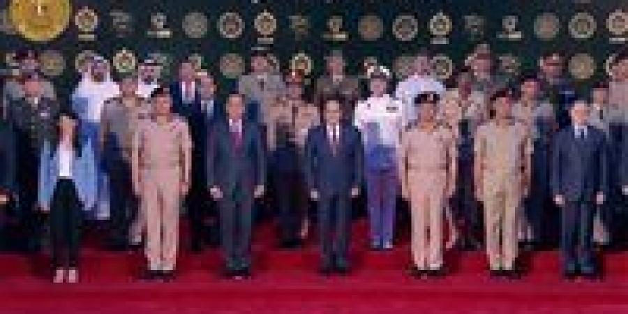 الرئيس عبد الفتاح السيسي يشهد افتتاح بطولة العالم العسكرية للفروسية رقم ٢٥ بالعاصمة الإدارية بث مباشر - الهلال الإخباري