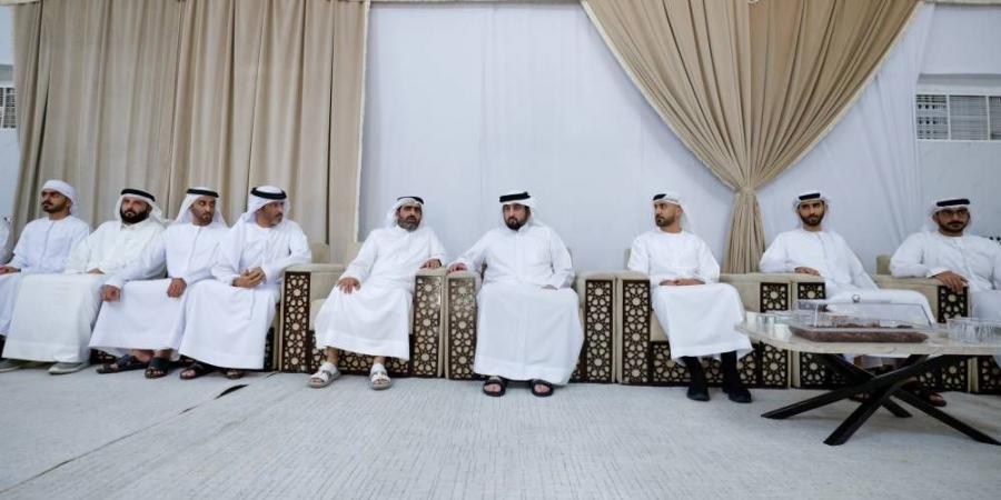 أحمد بن محمد يعزي في وفاة على السادة - الهلال الإخباري