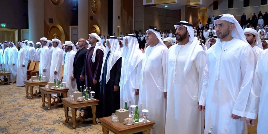 سلطان بن خليفة: «قافية وأمنيات».. عرض شعري ينبض إنسانية - الهلال الإخباري