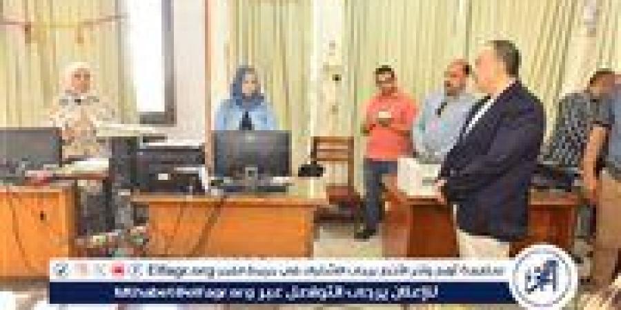 زيارة مفاجئة لمحافظ أسيوط بديوان عام المحافظة - الهلال الإخباري