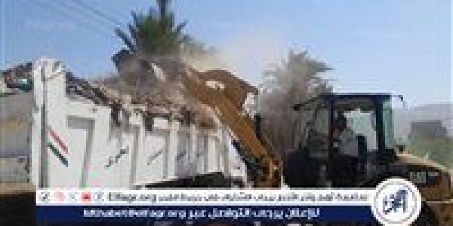 رئيس مركز البداري فى أسيوط يتابع رفع مخلفات الترع بقرية العقال البحري - الهلال الإخباري