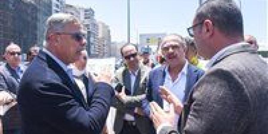 وزير الإسكان ومحافظ الإسكندرية يتفقدان مشروع الكورنيش وترميم واجهات بعض العقارات - الهلال الإخباري