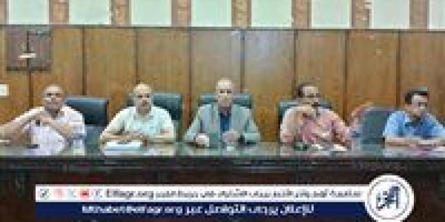 وكيل تعليم أسيوط يعقد اجتماعًا مع رؤساء لجان امتحانات شهادة الثانوية العامة - الهلال الإخباري