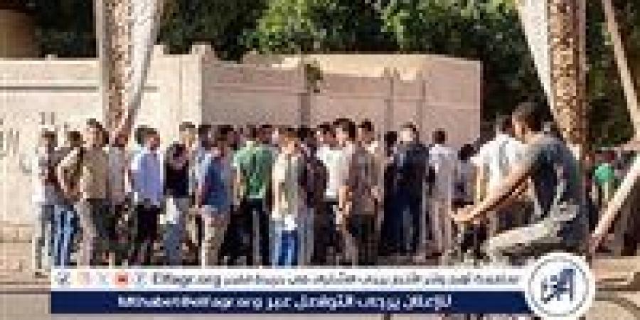 العربي والدين.. انطلاق امتحانات الثانوية العامة بقنا وسط استعدادات مشددة وإجراءات أمنية مكثفة - الهلال الإخباري