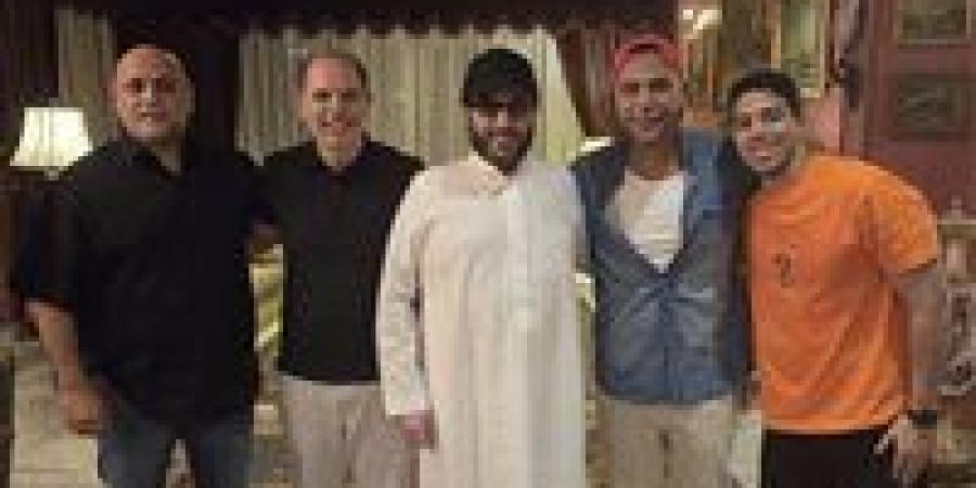 تركي آل الشيخ يكشف عن كواليس لقاءه بالزعيم عادل إمام - الهلال الإخباري