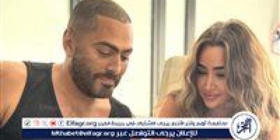 من أوائل الناس اللي سمعت الأغاني دي".. هنا الزاهد تهنئ تامر حسني على ألبوم "لينا ميعاد" - الهلال الإخباري