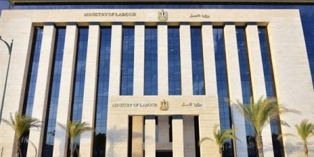 بمرتبات تصل لـ4000 دولار شهريا.. وزارة العمل تعلن وظائف بإحدى الدول العربية - الهلال الإخباري