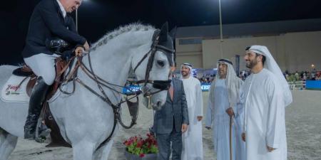 سلطان بن أحمد يتوج الفائزين بكأس بطولة حاكم الشارقة الدولية للقفز - الهلال الإخباري