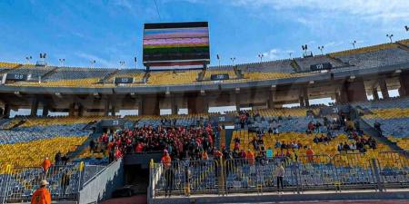 فيديو| ضرب متبادل وتحطيم كراسٍ بين جماهير الأهلي المصري - الهلال الإخباري