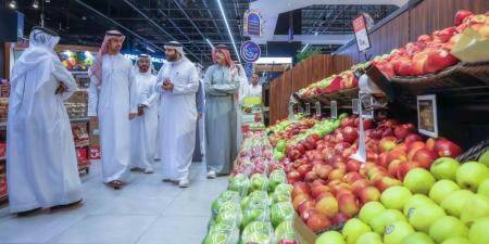 جولة تفقدية لأسواق الشارقة - الهلال الإخباري