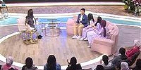 الجمعة.. سامح حسين وأسرته ضيوف "معكم منى الشاذلي" - الهلال الإخباري