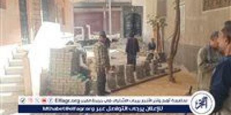 تركيب بلاط الإنترلوك فى شوارع مدينة البداري بأسيوط - الهلال الإخباري