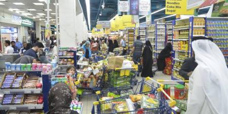 تفاوت أسعار السلع.. تجار يتلاعبون باحتياجات المستهلك - الهلال الإخباري
