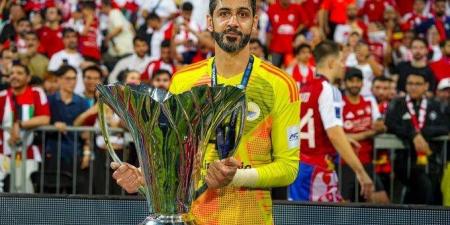 أكمل نهائي آسيا وهو مصاب بقطع في الرباط الصليبي.. حارس الشارقة يتحدى الألم من أجل مجد «الملك» - الهلال الإخباري