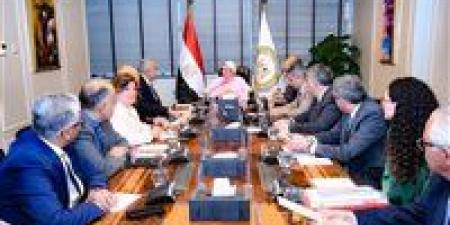وزيرة البيئة تستعرض جهود الوزارة فى تهيئة المناخ الداعم للاستثمار - الهلال الإخباري
