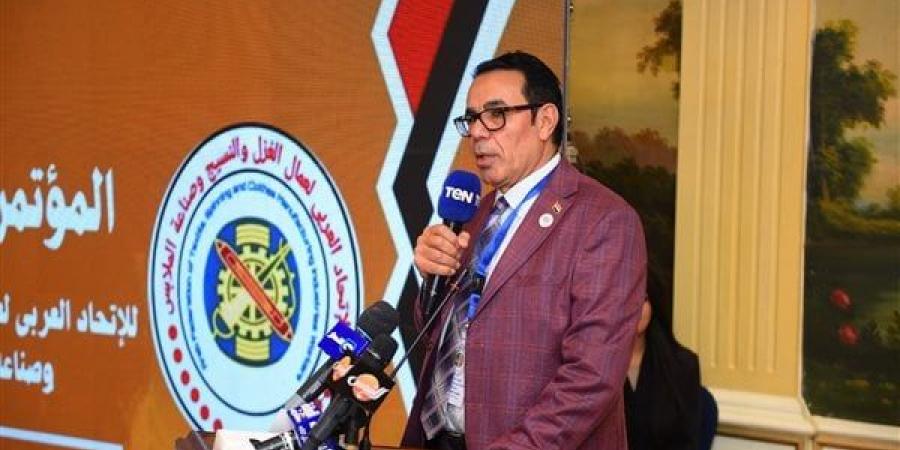 رئيس نقابة الغزل والنسيج: العلاقات الدولية تساعد على تسويق المنتجات المصرية - الهلال الإخباري