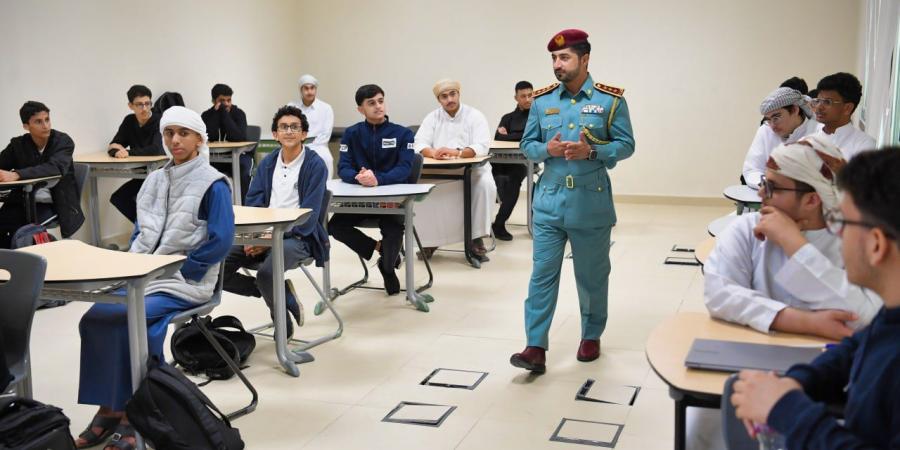 شرطة عجمان تعزز وعي الطلبة المروري - الهلال الإخباري