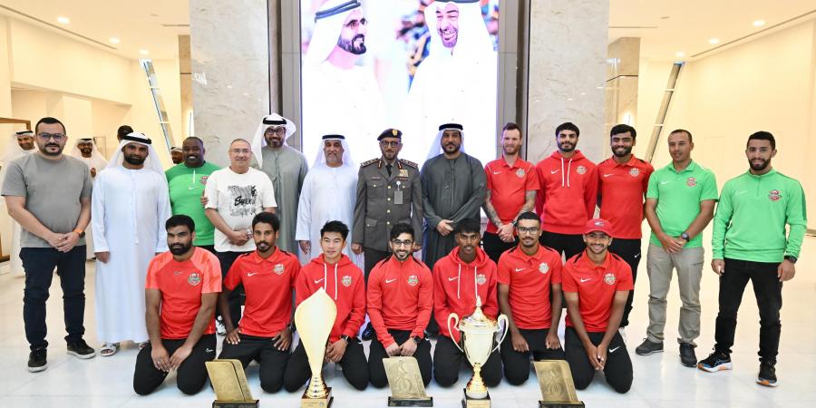 المري يكرّم أبطال الدراجات واليد - الهلال الإخباري