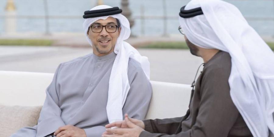 منصور بن زايد يشارك موظفي ديوان الرئاسة مأدبة الإفطار الرمضاني - الهلال الإخباري