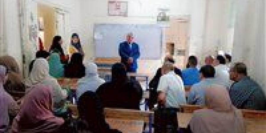 جولة لمتابعة انضباط العملية التعليمية بمدارس شرق الفيوم وطامية وسنورس التعليمية - الهلال الإخباري