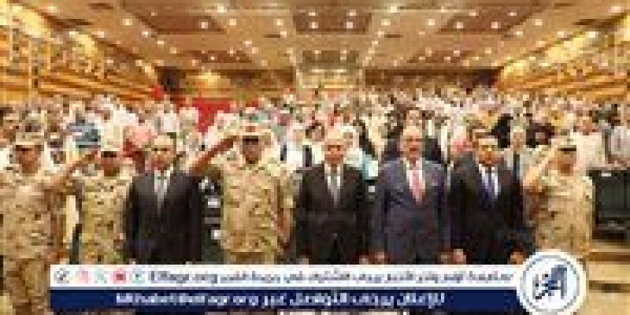 خلال احتفال جمعية المحاربين القدماء بيوم الشهيد محافظ المنيا يكرم عددًا من أسر الشهداء والمصابين - الهلال الإخباري
