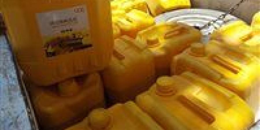 تموين الأقصر يضبط ربع طن زيوت محركات مجهولة المصدر ويحرر 83 مخالفة - الهلال الإخباري