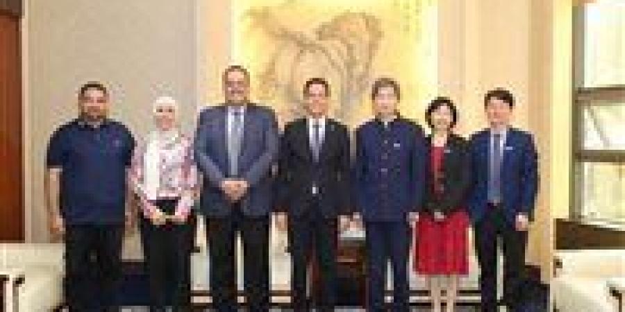 رئيس جامعة بنها يلتقى رئيس جامعة وسط الصين الزراعية - الهلال الإخباري