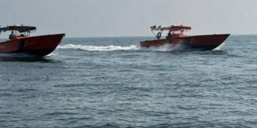 الإمارات.. الحرس الوطني ينقذ 13 شخصاً تعرض قاربهم للغرق - الهلال الإخباري