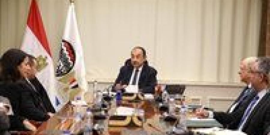 وزير قطاع الأعمال يستقبل وفد “بريتش بتروليوم” لمتابعة إعادة تشغيل مصنع الأنود بالعين السخنة - الهلال الإخباري
