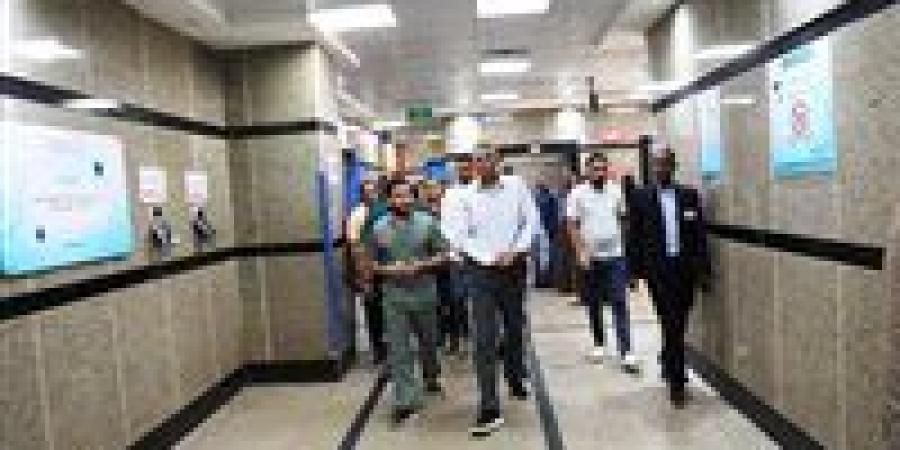 محافظ أسوان يفاجئ مستشفى النيل التخصصي للاطمئنان على الخدمات الطبية - الهلال الإخباري