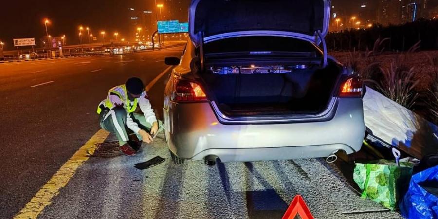 شرطة دبي تنقذ أسرة عربية انفجر إطار مركبتها داخل نفق - الهلال الإخباري