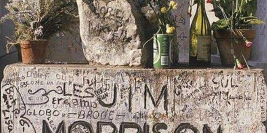 العثور على تمثال جيم موريسون المسروق منذ 1988 في باريس - الهلال الإخباري
