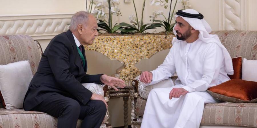 سيف بن زايد يناقش مع أحمد أبو الغيط سبل تفعيل الرؤية العربية للاقتصاد الرقمي - الهلال الإخباري