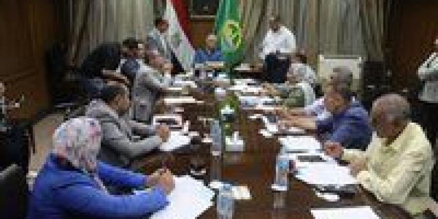 محافظ القليوبية يعقد لِقائهُ الإسبوعي لحل شكاوى وطلبات المواطنين - الهلال الإخباري