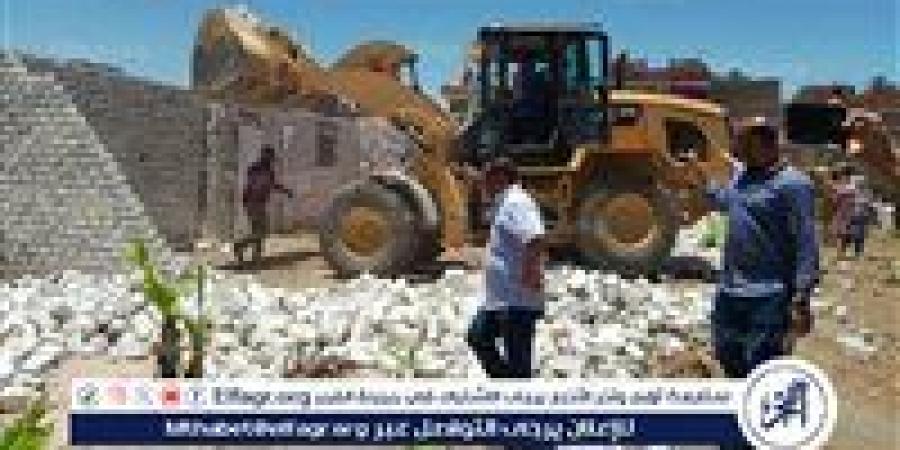الوحدة المحلية بقنا تزيل 32 حالة تعدٍ بدندرة وابنود ضمن الموجة 26 - الهلال الإخباري