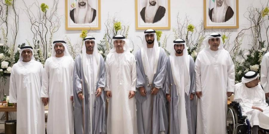 هزاع بن زايد والشيوخ يحضرون أفراح الهاملي والرميثي - الهلال الإخباري