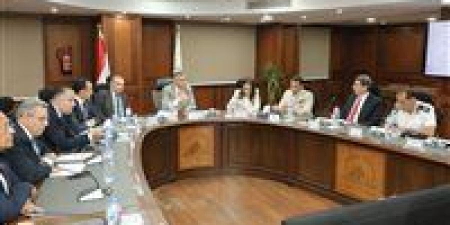 محافظ الجيزة يعقد أولى اجتماعات اللجنة التيسيرية لتطوير منطقة الكيت كات - الهلال الإخباري