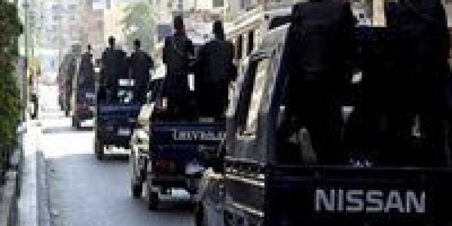 حملات أمنية لضبط تجار المخدرات والأسلحة النارية غير المرخصة في أسوان ودمياط - الهلال الإخباري